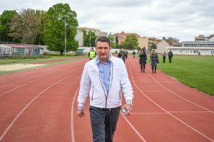 Primăria Municipiului Arad a anunțat finalizarea documentației de avizare a lucrărilor la pista de atletism „Gloria”.