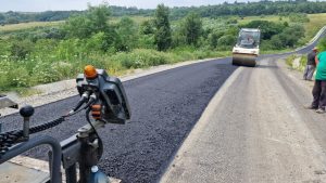 CJ Arad a început turnarea primului strat de asfalt pe Transalpina Aradului